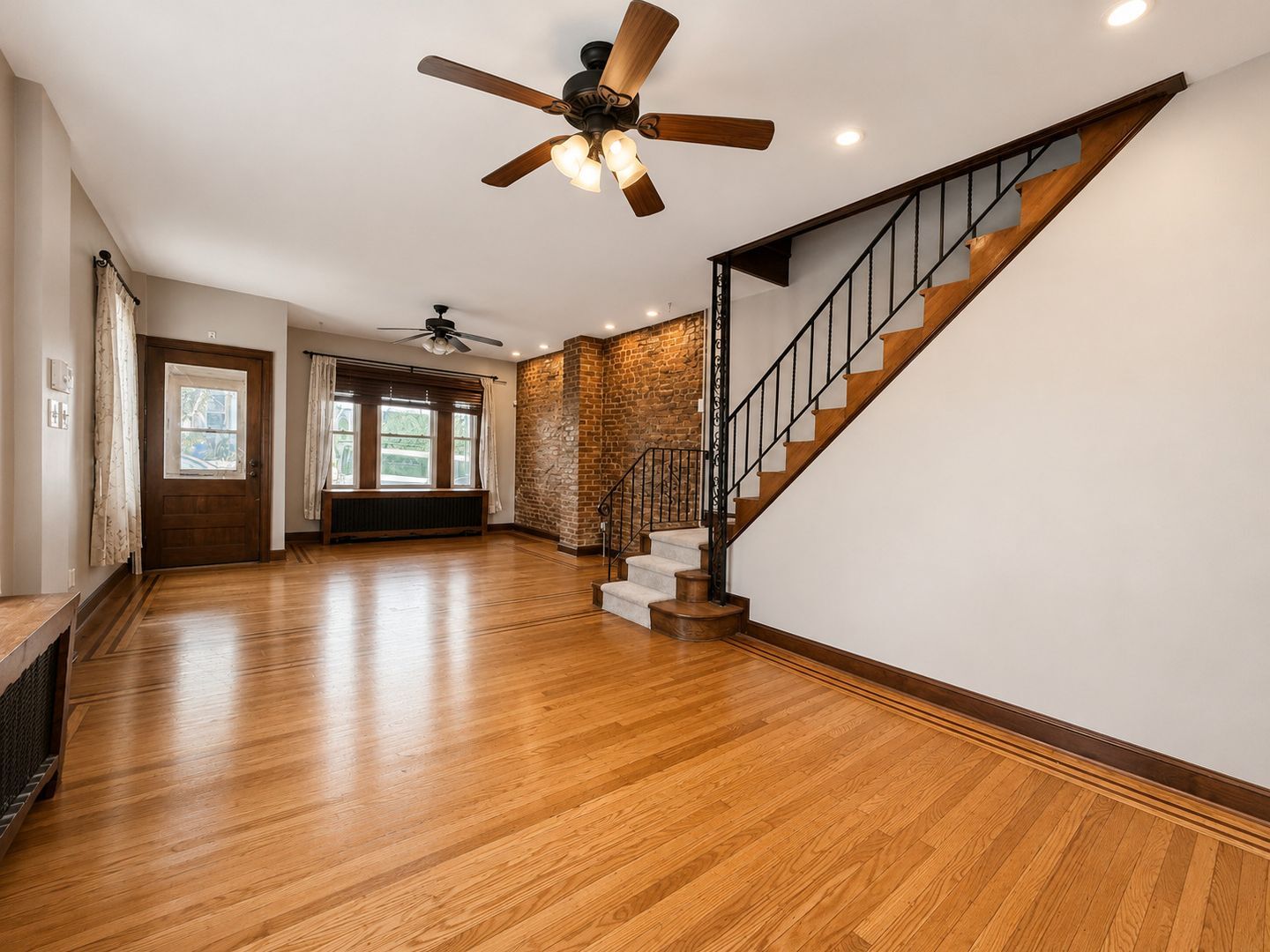 Building Photo - Charming Manayunk Rowhome with Private Yard & Front Porch Near Main Street