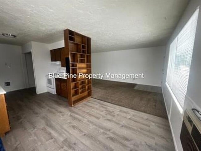 Building Photo - 357 E 15th St