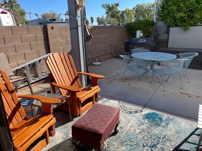 Building Photo - 17200 W Bell Rd