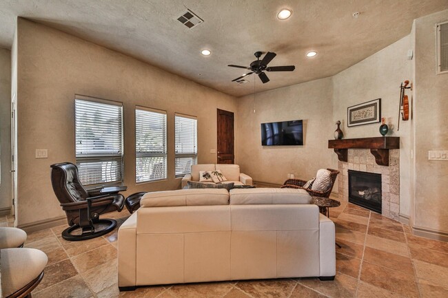 Building Photo - 280 S Luce Del Sol