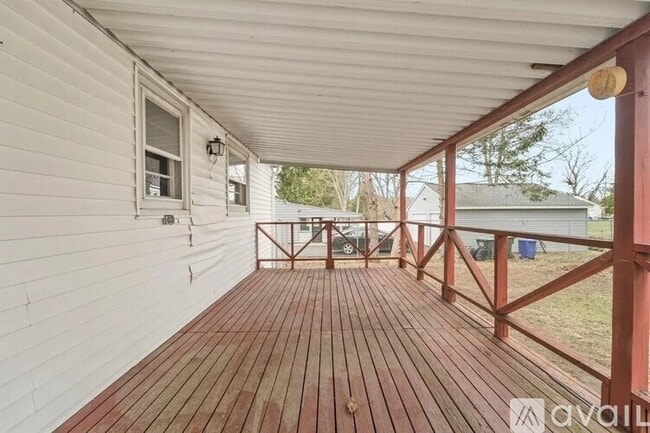 Building Photo - 13 Brookside Ave W