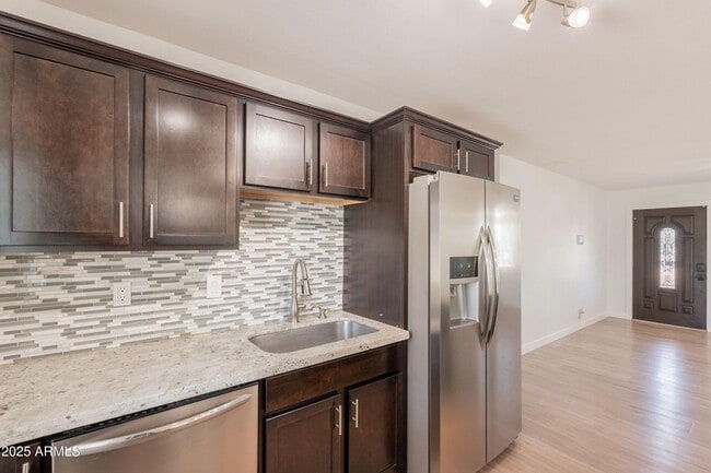Building Photo - 6808 E Loma Land Dr