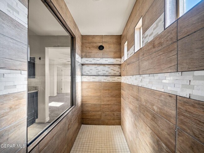 Building Photo - 561 Issa Circle