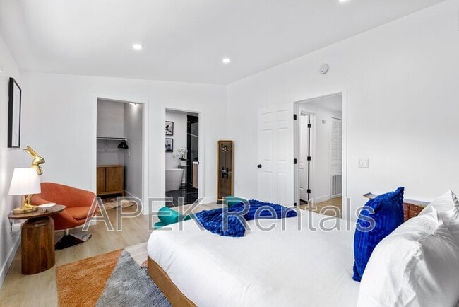 Building Photo - 2056 Paseo Roseta