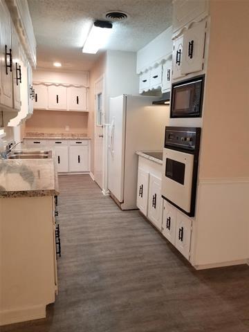 Building Photo - 3625 Venice Dr