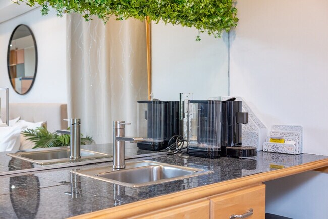 Building Photo - 152 Central Ave