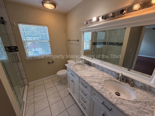 Building Photo - 3930 Fountain Village Cir