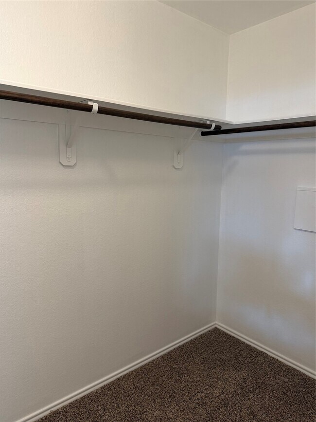 Building Photo - 15847 Smithland Dr