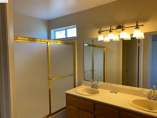 Building Photo - 5239 Woodside Way