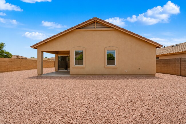 Building Photo - Freshly Updated 4 Bed | New Carpet, New Appliances & Open Layout