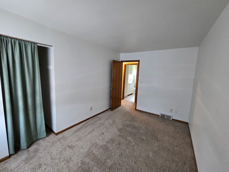 Bedroom 3 - S69W15010 Cornell Cir