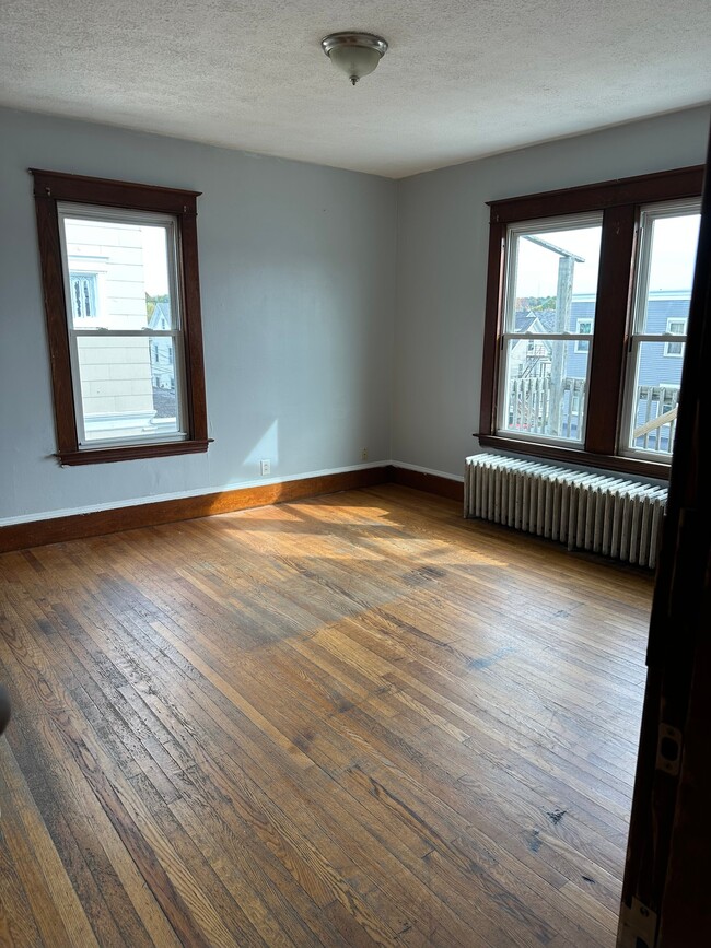 Building Photo - 124 Pine St