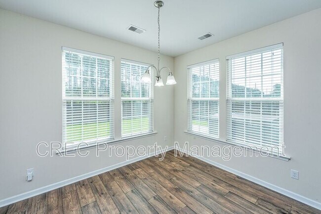 Building Photo - 201 Bigleaf Ct