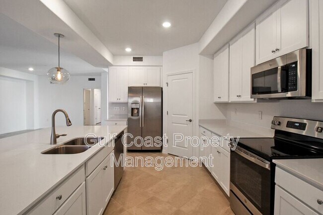 Building Photo - 5703 N Honore Ave