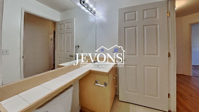 Building Photo - Condo with Swimming Pool and Private Enclosed 1-Car Garage in Klahanie Neighborhood