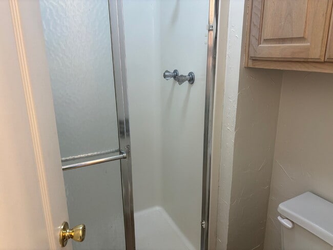 Building Photo - Two Bedroom 2 Full bath 11sqft Duplex for ...