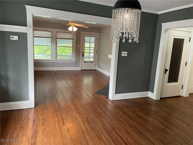 Building Photo - 2091 Carabel Ave
