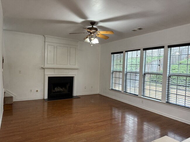 Building Photo - 425 Friars Head Dr NE