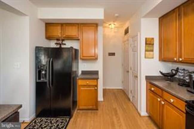 Building Photo - COMING SOON! June 1st - Beautiful Townhouse with 3rd Floor Master Suite!