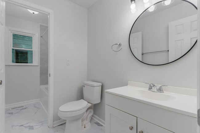 Building Photo - 216 Cross Hill Rd