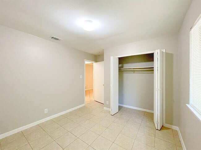 Building Photo - 11108 Blossom Bell Dr