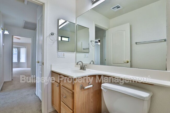 Building Photo - 515 N Aletta