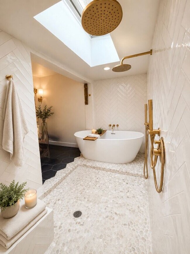 Building Photo - Stunning Designer Coastal Retreat | Fully Renovated Luxury Home in Ocean Park