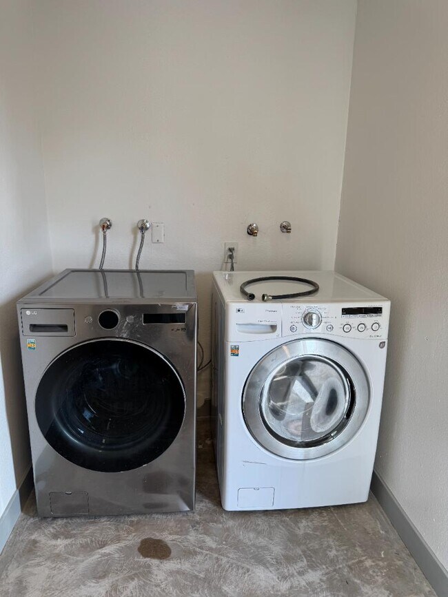 Building Photo - 8130 N 33rd Dr