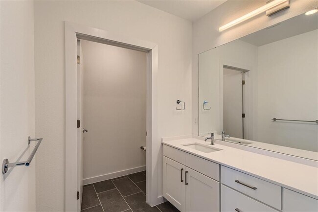 Building Photo - 900 S 1st St