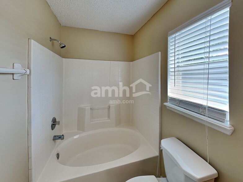 Building Photo - 509 Chancellor Dr W