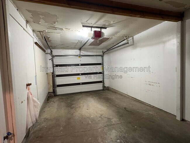 Building Photo - 3 Willow Ln
