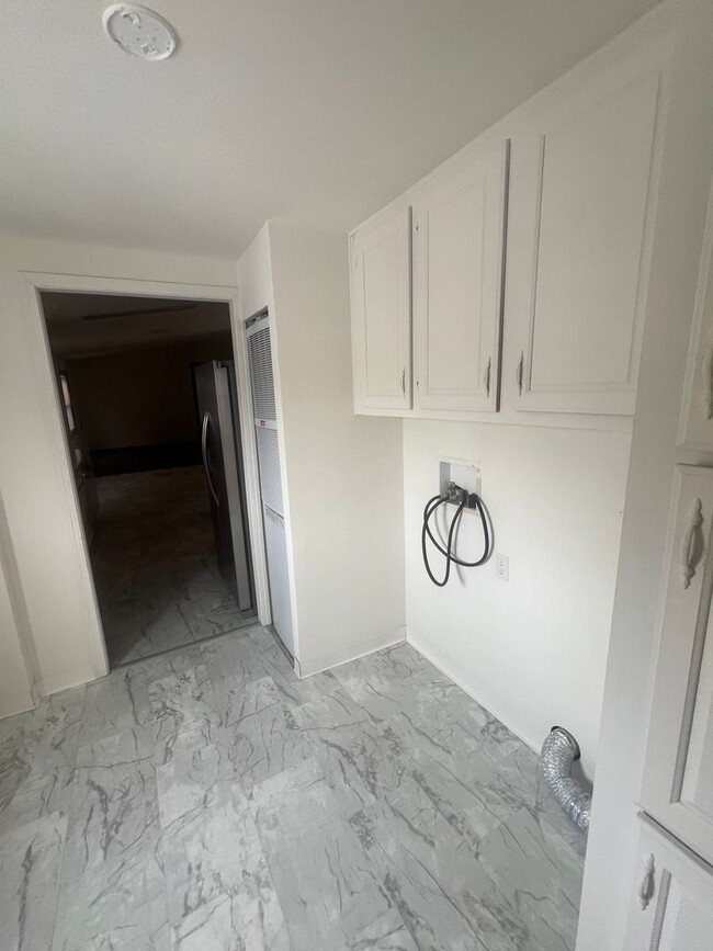 Building Photo - Large 3 bed 2 bath mobile