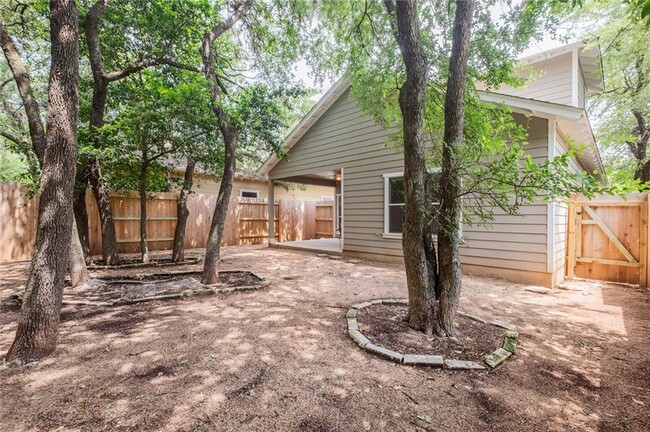 Building Photo - 2205 Independence Dr