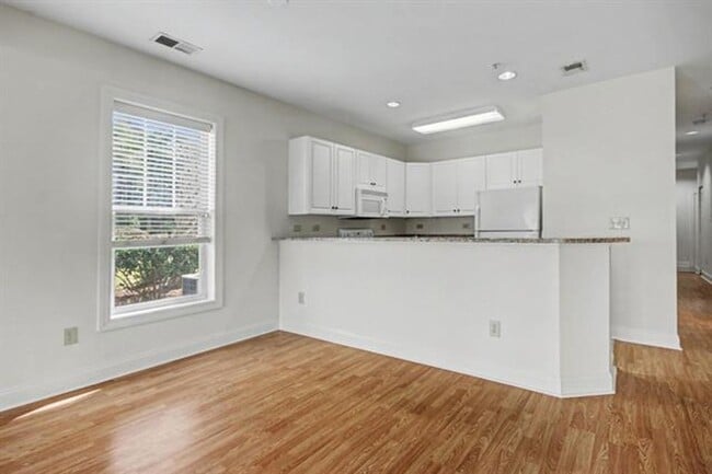 Building Photo - BEAUTIFUL 3BD, 2BA condo in World Tour