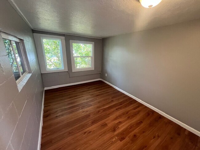 Building Photo - A Great 3BD/1BA Single Family Home!