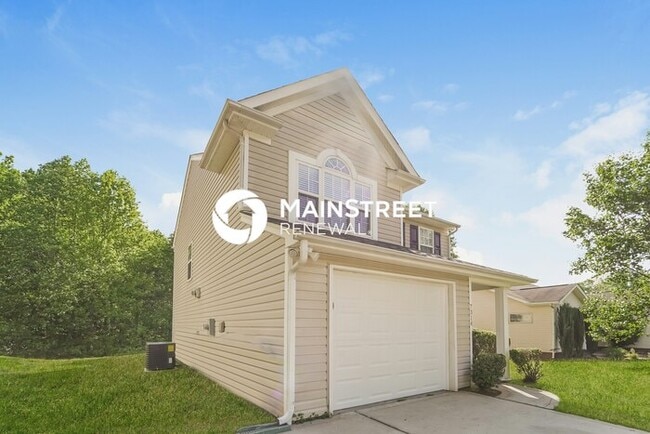 Building Photo - 3 Bedroom Pet-Friendly Home in Charlotte, NC with Main Street Renewal