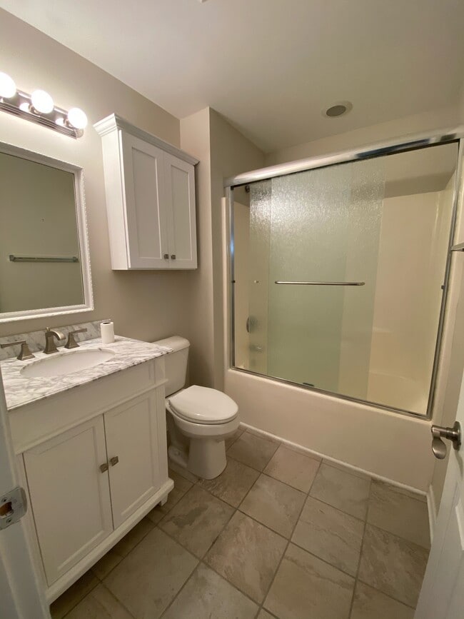 Building Photo - 1040 Bridgeport Way