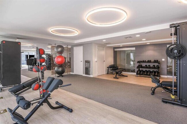 Building Photo - 413 E Pine St