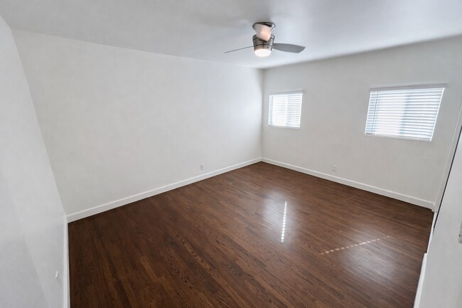 Building Photo - Remodeled 2BR in NoHo – Brand New Kitchen, 2 Parking Spaces, Walk to NoHo West Mall