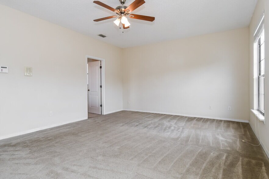 Building Photo - 703 Red Cedar Ct