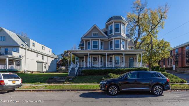 Building Photo - 800 Quincy Ave