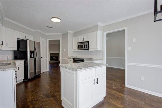 Building Photo - 6479 Stone Lake Dr