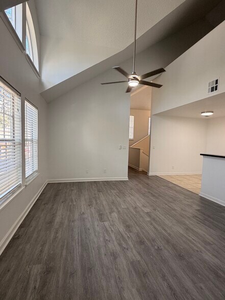 Building Photo - 6028 Westgate Dr