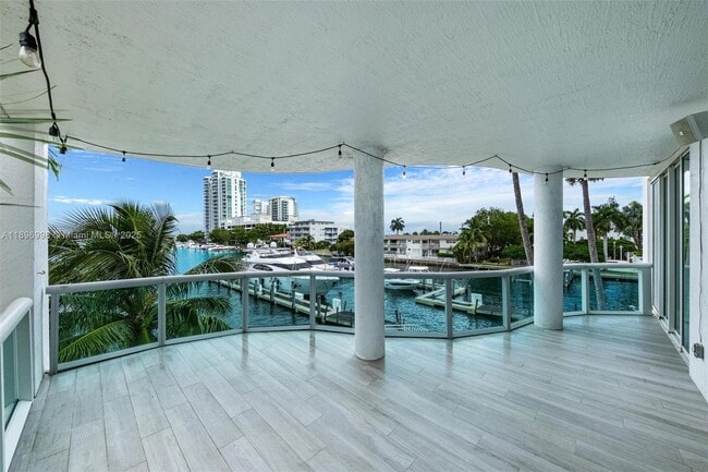 Building Photo - 7918 Harbor Island Dr