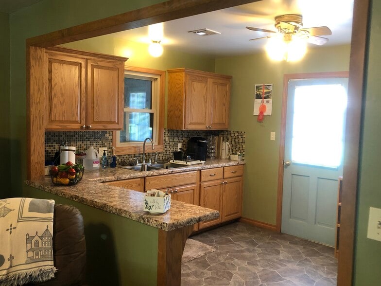 Kitchen 1 - 414 N Adair St