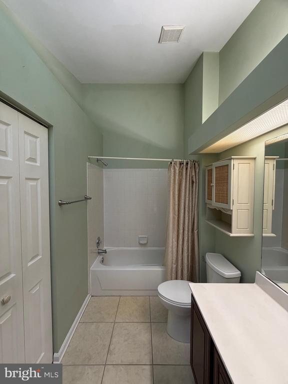 Building Photo - 302 Twisted Stalk Dr