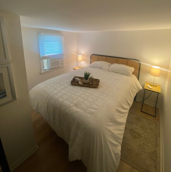 Building Photo - 115 10th Ave