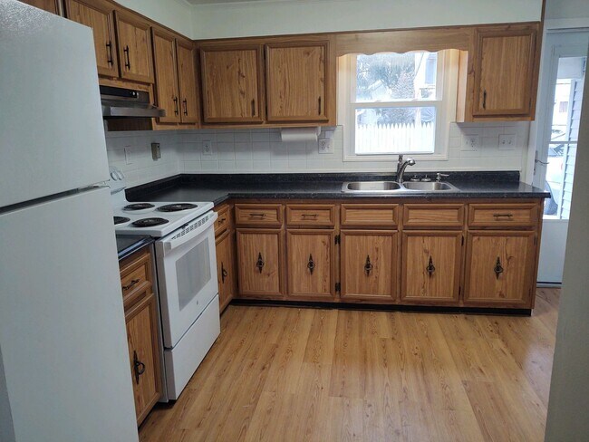 Building Photo - 225 McKnight St