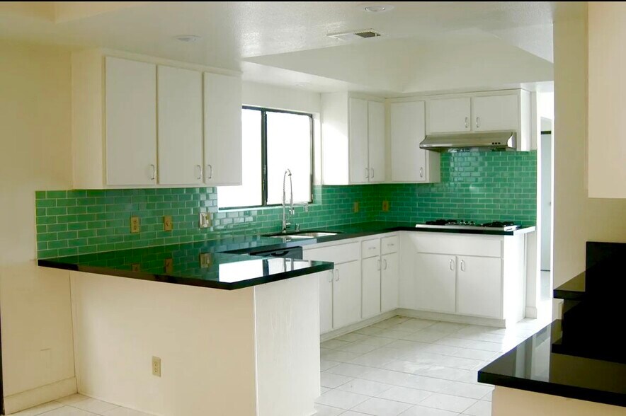 Building Photo - 1425 Columbia Dr