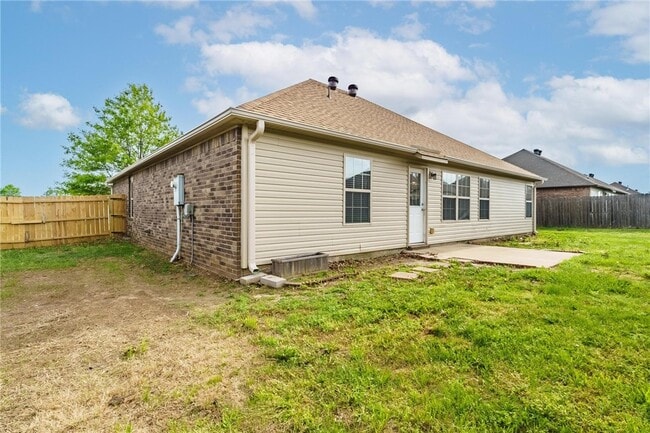 Building Photo - 530 Lasso Ln
